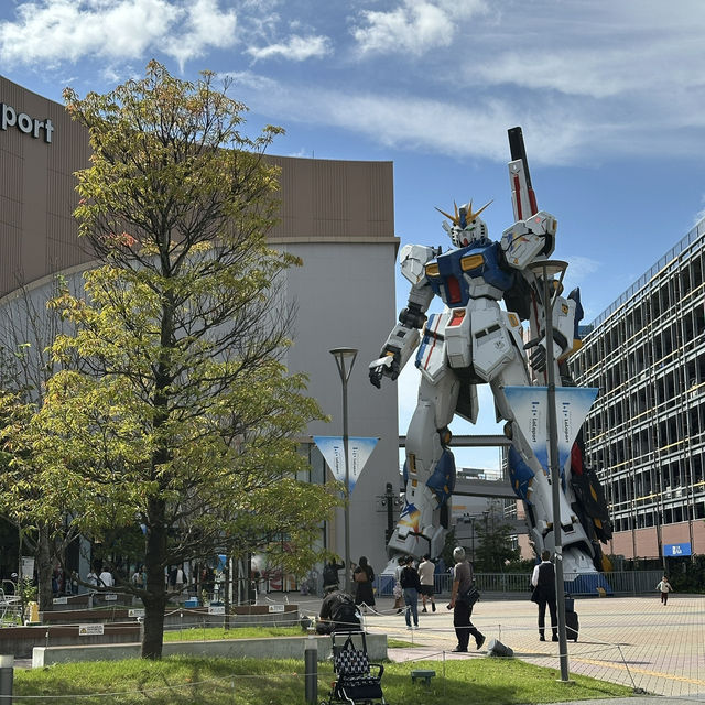 Epic Fun: Experiencing the Life-Sized Gundam at LaLaport Fukuoka