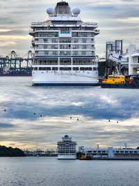 Strolling Through Sentosa Boardwalk: A Scenic Escape