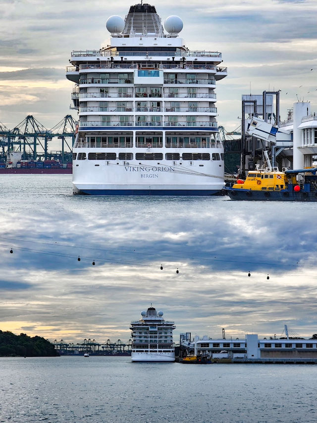 Strolling Through Sentosa Boardwalk: A Scenic Escape