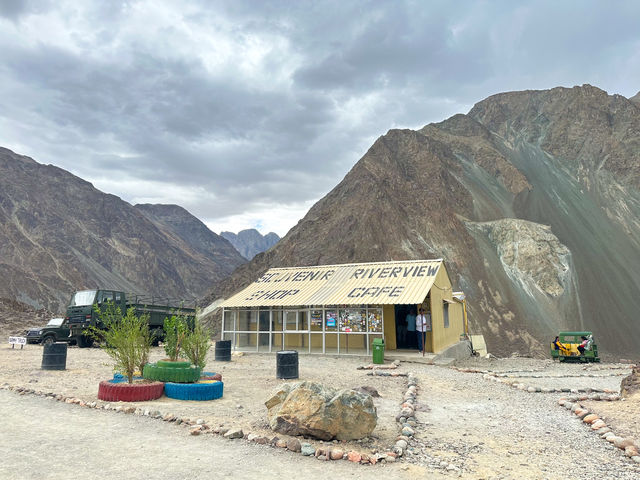 วิวข้างทาง Leh Ladakh🌳🐫