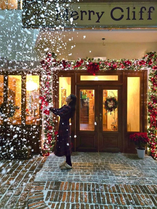 반짝이는 트리분수와 눈내리는 거제카페🎄