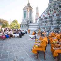 เริ่มต้นปีที่วัดอรุณ: เสริมสิริมงคลและความสุขใจ