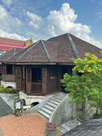 แวะชมบ้านท่านขุนอายุ 100 ปี ในตัวเมืองคอน 
