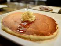 A Perfect Brunch at Liliha Bakery in Honolulu
