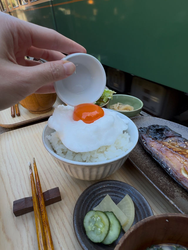Grilled Fish and Passing Trains at Cafe Yoridokoro in Kamakura