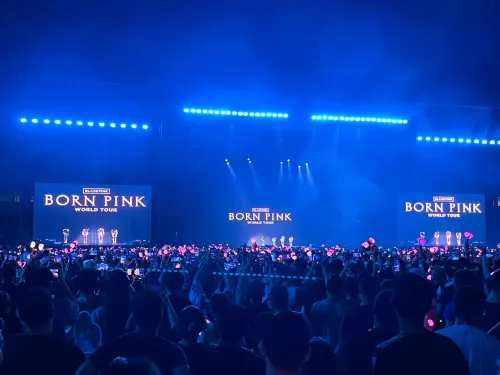 BLACKPINK ส่องแสงสว่างที่สนามกีฬาแห่งชาติสิงคโปร์