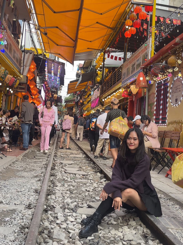 ☕️ Hanoi Train Street Guide & Tips! 🚊