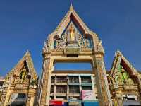 วัดจันทร์ตะวันตก วัดเก่าแก่ริมแม่น้ำ