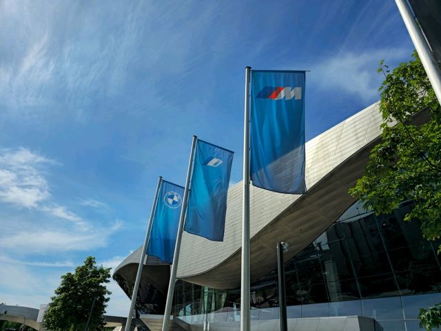 寶馬世界（BMW Welt）－探索這座結合創新與奢華的汽車體驗中心🚗✨，讓每個汽車愛好者心潮澎湃📸🤩