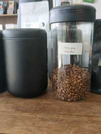 ดื่มกาแฟดีๆ บรรยากาศดี ที่ Shadow Coffee Roast
