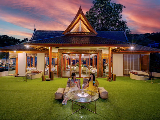 ห้องอาหารบนชั้นดาดฟ้าในโรงแรม 