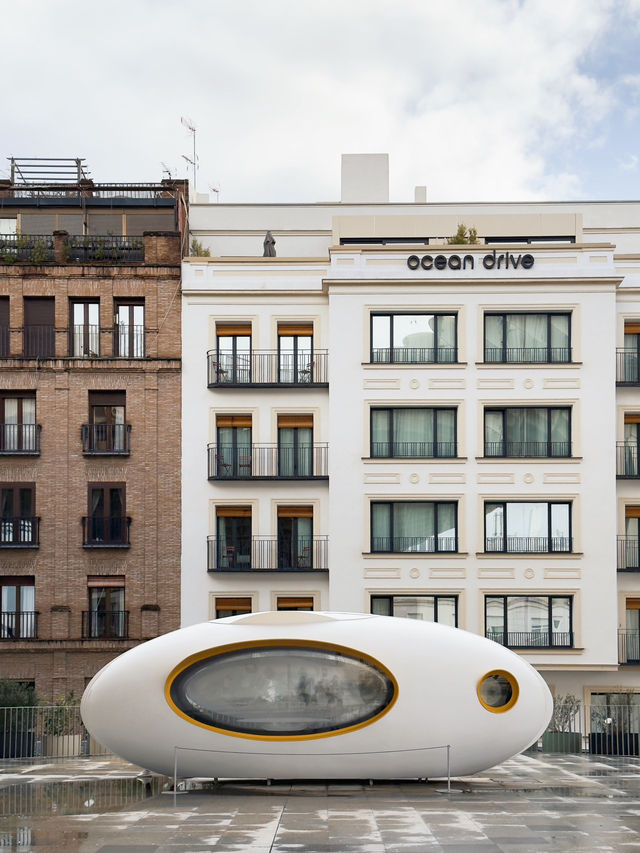 Such a stylish wavy viewing deck in the middle of Seville old town!