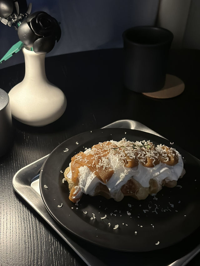 크루아상 크로플이 맛있는 🥐 시크하고 세련된 송리단길 카페투어💫