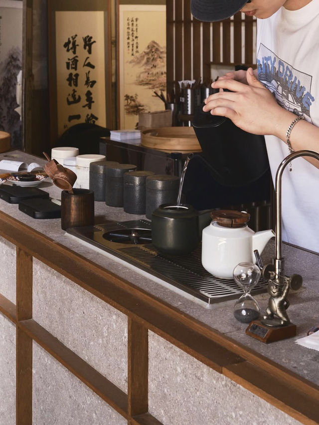 Undiscovered old tea house in Seoul 