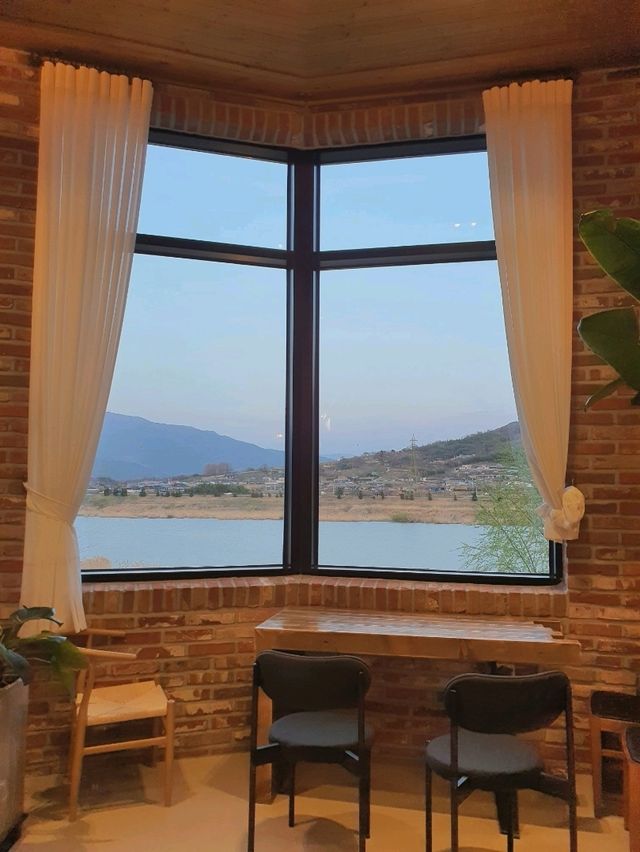 지리산 뷰가 끝내주는 대형 카페, 라플라타 ☕🏔