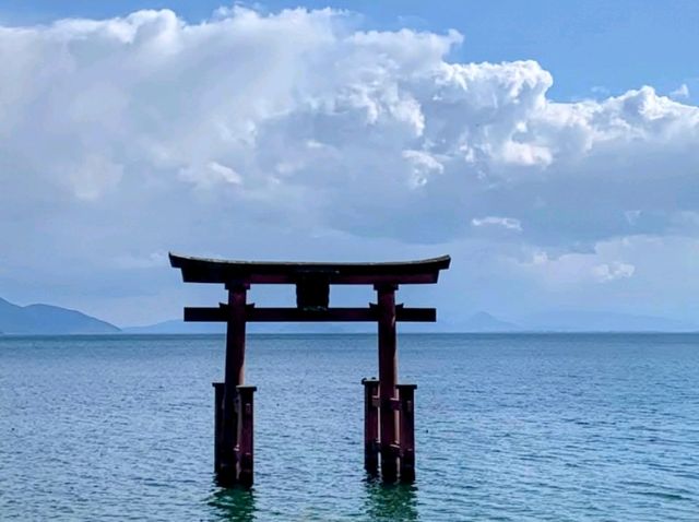 琵琶湖畔的海上鳥居，滋賀縣近江的白鬚神社