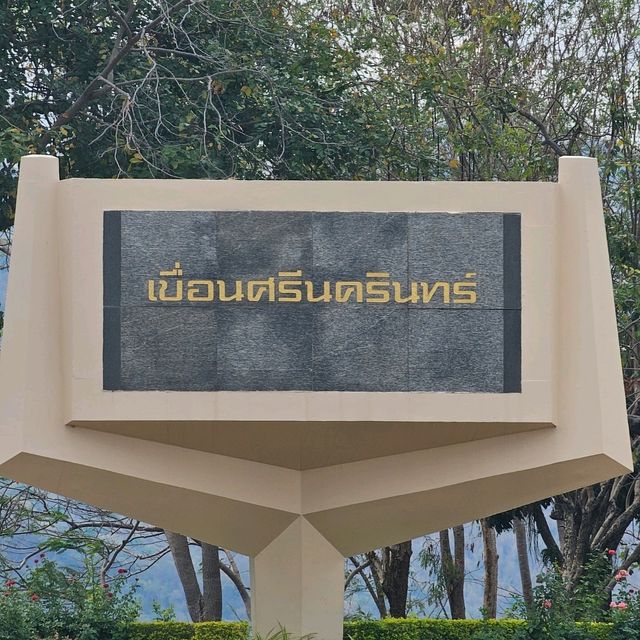 พักผ่อนในวันดีดี ที่ริมเขื่อนศรีนครินทร์