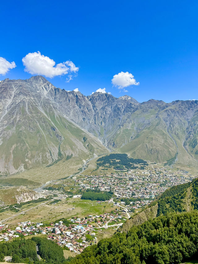 Springtime in Georgia: The Sky-High Town of Kazbegi⛰️