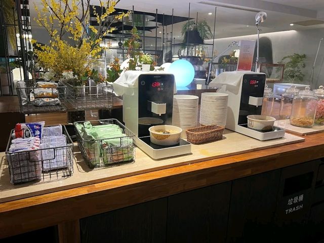 四星飯店 一晚五百 2分鐘到捷運站 浴室還有蒸氣房！