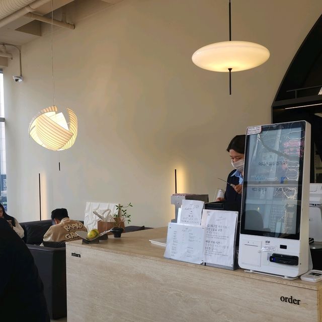首爾 草莓加爆的草莓蛋糕