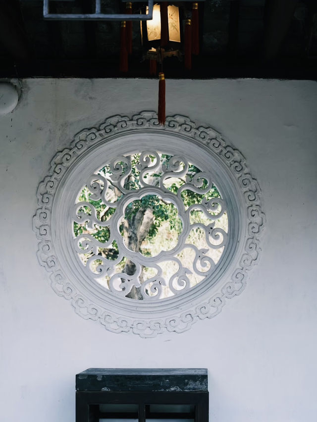 A Floral Pilgrimage to Suzhou's Couple's Retreat Garden in March