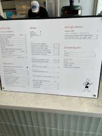 韓国🇰🇷聖水の広々カフェ☕️TENNÉ(テニ)🦊テラス席もあり🍕