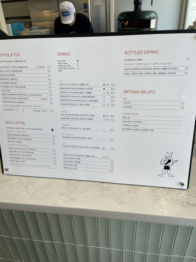 韓国🇰🇷聖水の広々カフェ☕️TENNÉ(テニ)🦊テラス席もあり🍕
