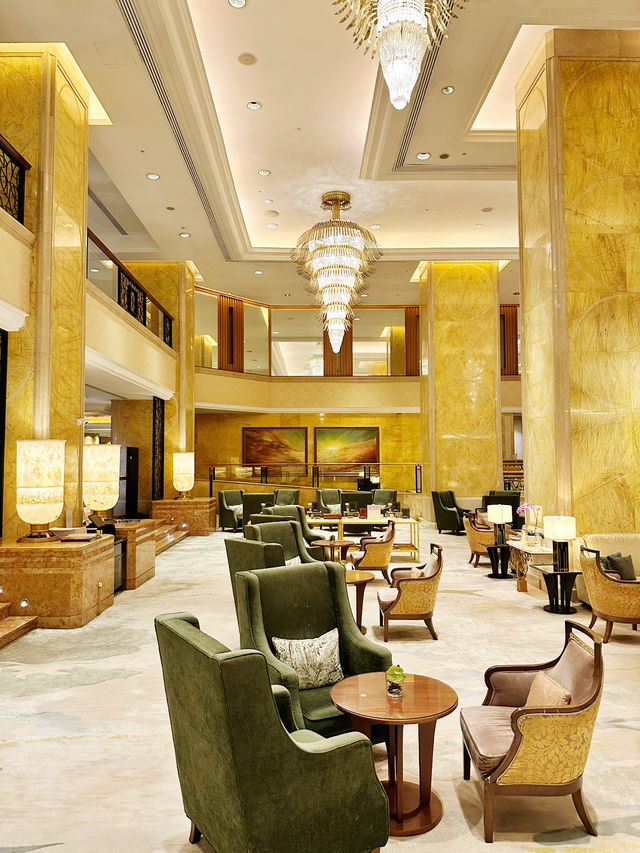 Where Elegance Meets Eco – A Shangri-La Lobby Statement