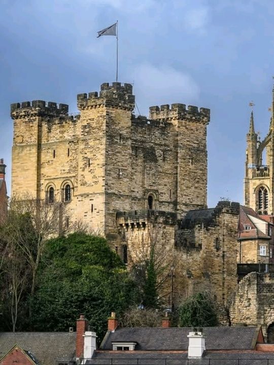 A fascinating experience of an almost fully intact castle with dark narrow stone corridors