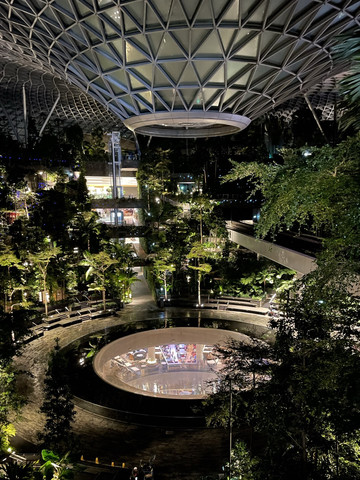 エルセーヌ　ノンセリュクイック　withジュエリーボール シンガポール🇸🇬】世界最大の屋内滝！ジュエル | Trip.com シンガポール
