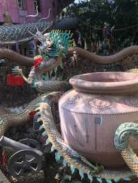 【ワット・サンプラン｜Wat Samphran】  “ドラゴンが巻きつくピンクの塔” 想像を飛び越える異世界寺院。