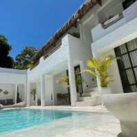 A Cliffside Retreat of Elegance and Serenity
