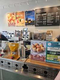 ROOTS AT ARI คาเฟ่มินิมอลย่านอารีย์ 
