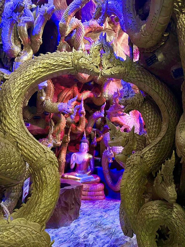 🐉幻想的な龍の世界へ――ナコンナーヨックのワット・マニーウォンで心癒されるひとときを🛕
