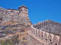 🏯 Kumbhalgarh: The Fortress That Touched the Sky and Echoed a Kingdom’s Spirit