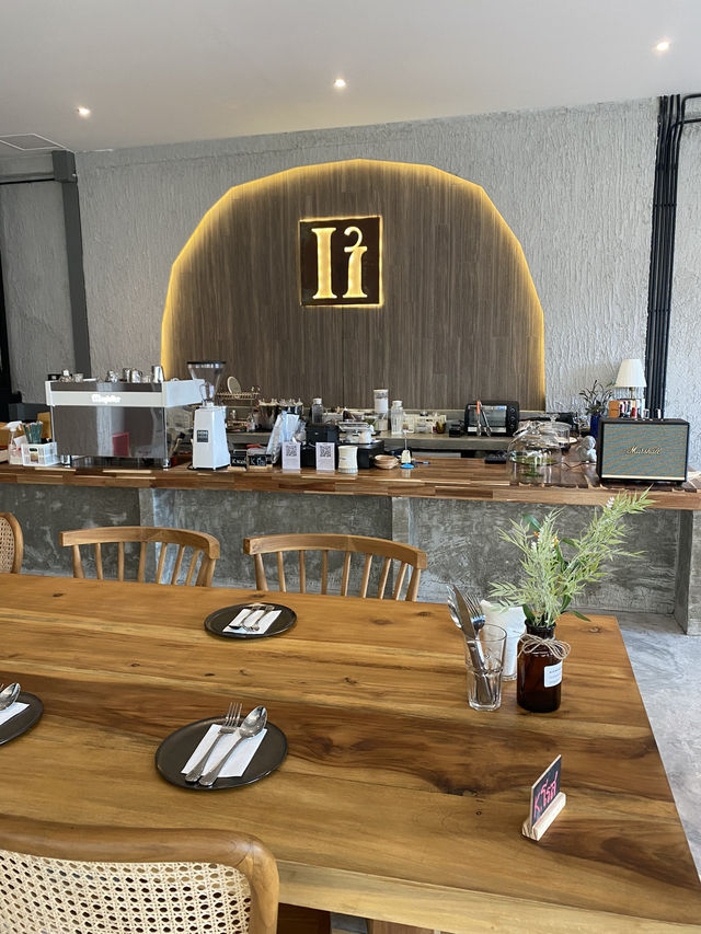 คาเฟ่และร้านอาหารสไตล์ยุโรปฟิวชั่น 