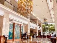 “Charming Retro Retreat: Spacious Family Suites with Heartfelt Service”