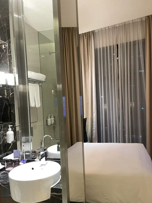 Smart Comfort and City Access at Holiday Inn Express Clarke Quay