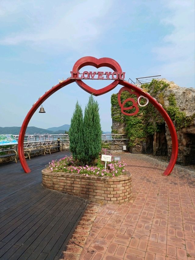 연인과 함께하는 이색 공룡 데이트