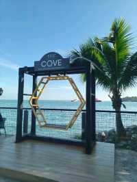 Cakes + Ocean View = The Perfect Chill Spot