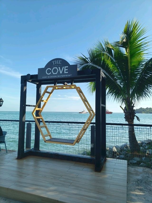 Cakes + Ocean View = The Perfect Chill Spot