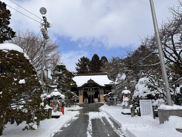 兔兔開運神社登場！函館湯倉神社超萌守護靈現身，療癒系參拜讓你幸福滿載🐰⛩️♨️