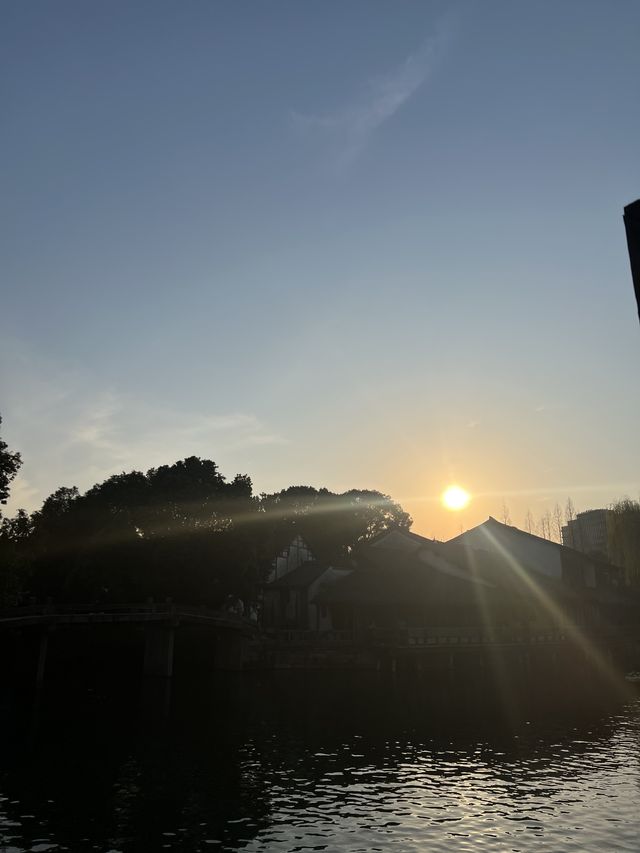 The beauty of a sunset in Wuzhen