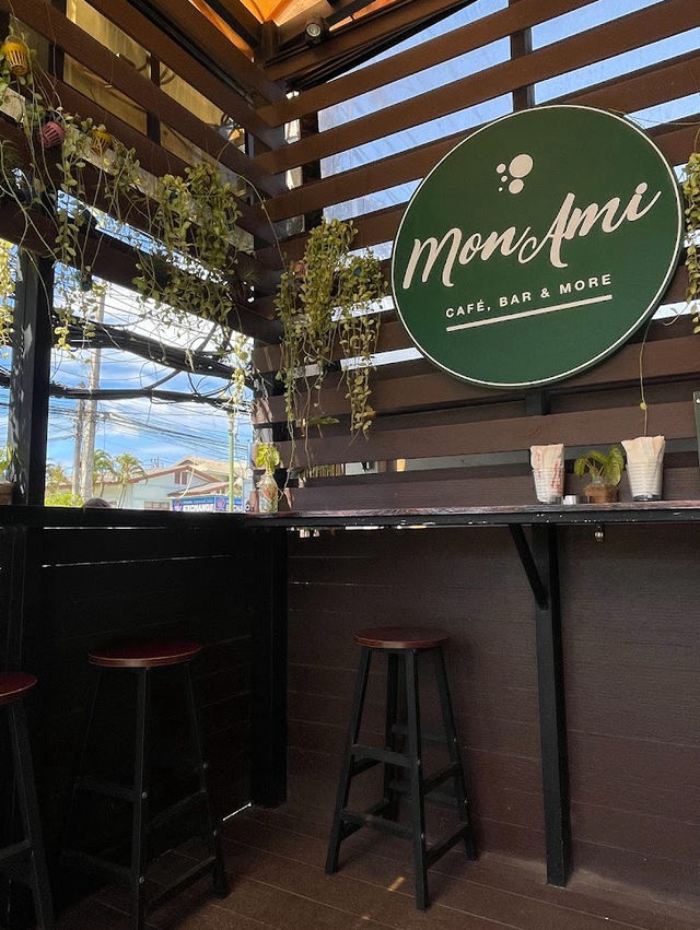 Chill Vibes at MonAmi Cafe!