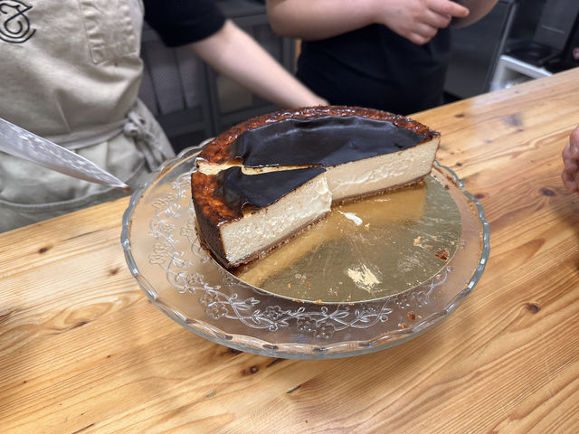 【Jon Cake｜バスクスタイルの濃厚チーズケーキ専門店】