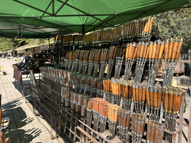 Vernissage Market／ヴェルニサージュ市場｜エレバン“青空ギャラリーを