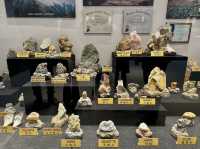 💎นั่งรถไฟเรียนรู้วิธีการขุดอัญมณีที่ Gems Gallery