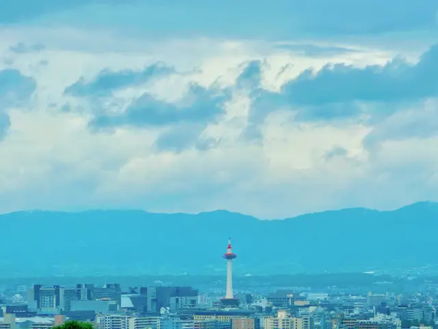 โอซาก้าเป็นเมืองที่เหมาะสำหรับการเดินทางไปยังเมืองใกล้เคียงอย่างเกียวโต