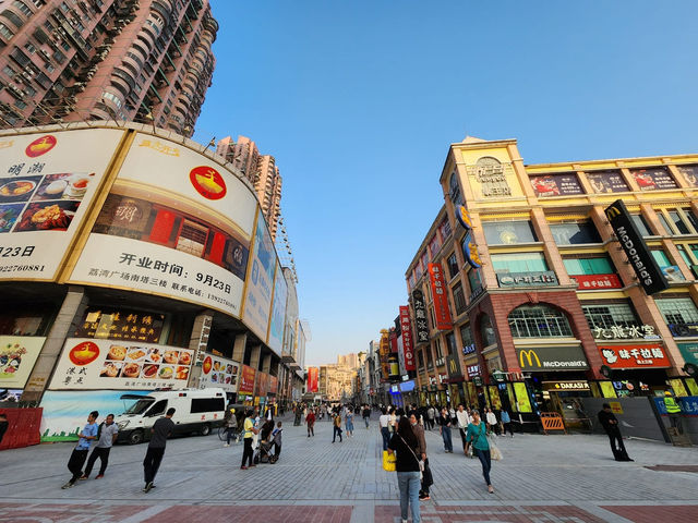 Guangzhou’s Twin Shopping Streets: Style Meets Tradition