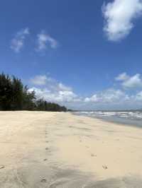 🖤🌊 Pantai Batu Hitam – Kuantan’s Underrated Black Rock Beach